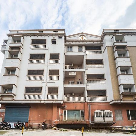 Capital O 66763 Blossoms Serviced Apartments Madras Buitenkant foto
