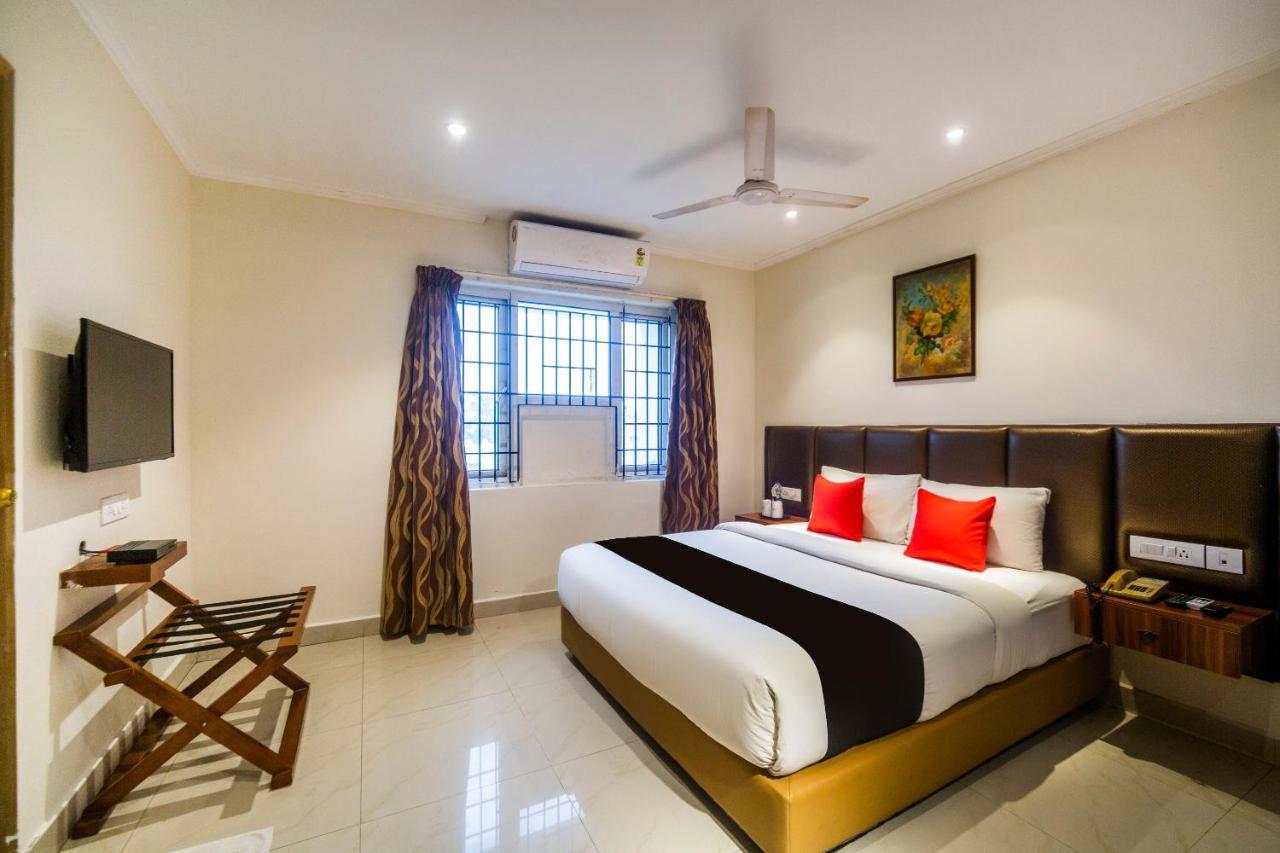Capital O 66763 Blossoms Serviced Apartments Madras Buitenkant foto