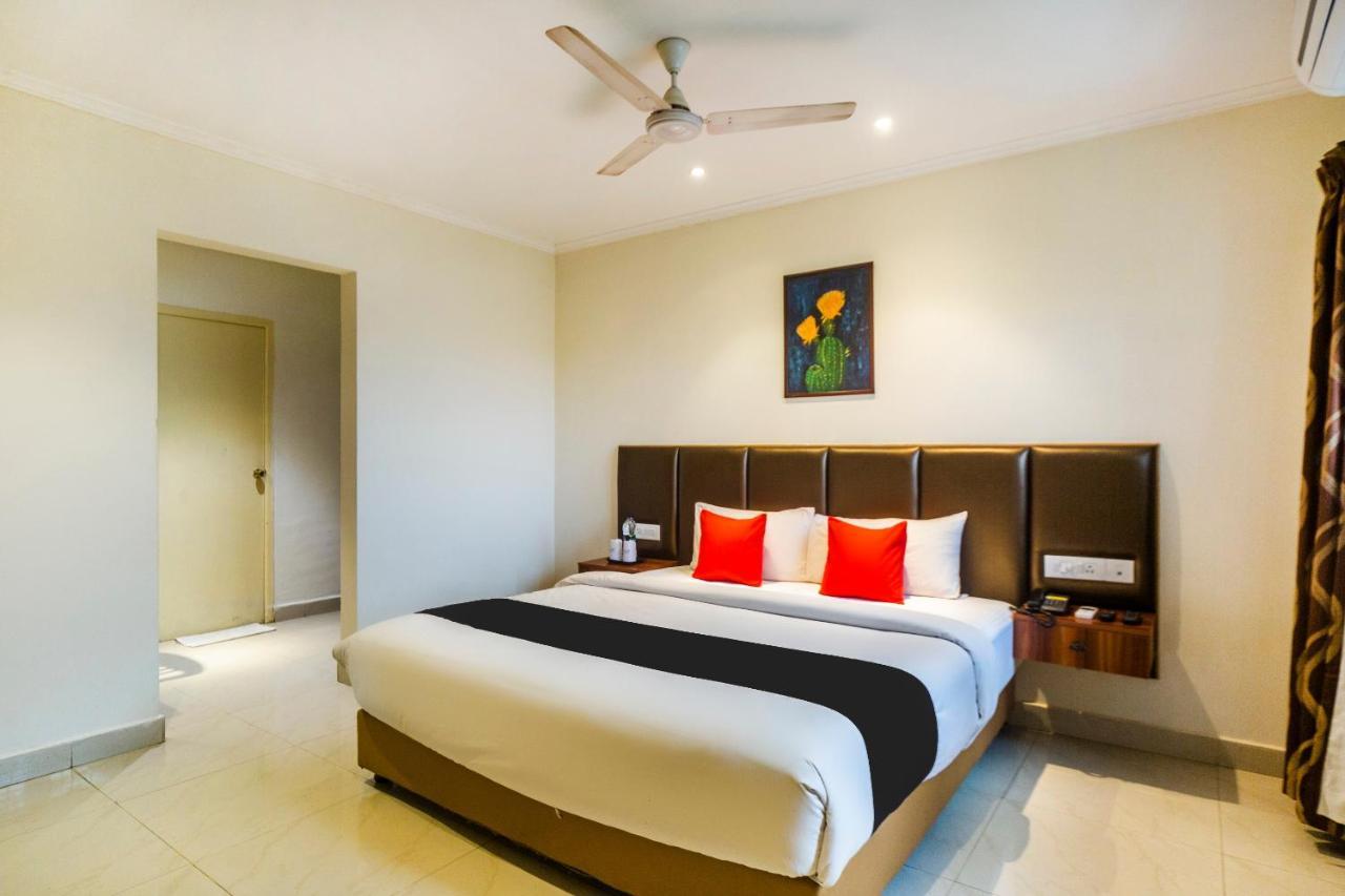Capital O 66763 Blossoms Serviced Apartments Madras Buitenkant foto