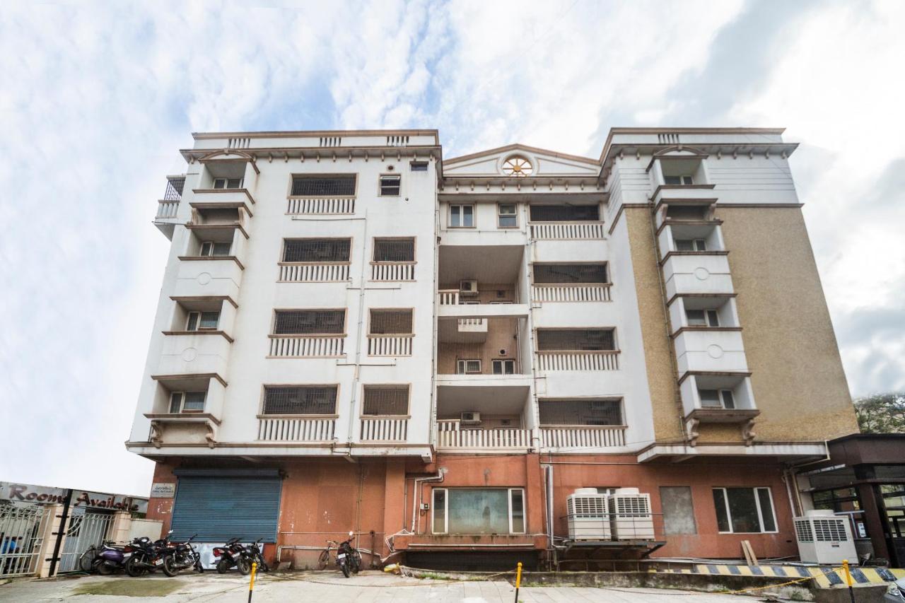 Capital O 66763 Blossoms Serviced Apartments Madras Buitenkant foto