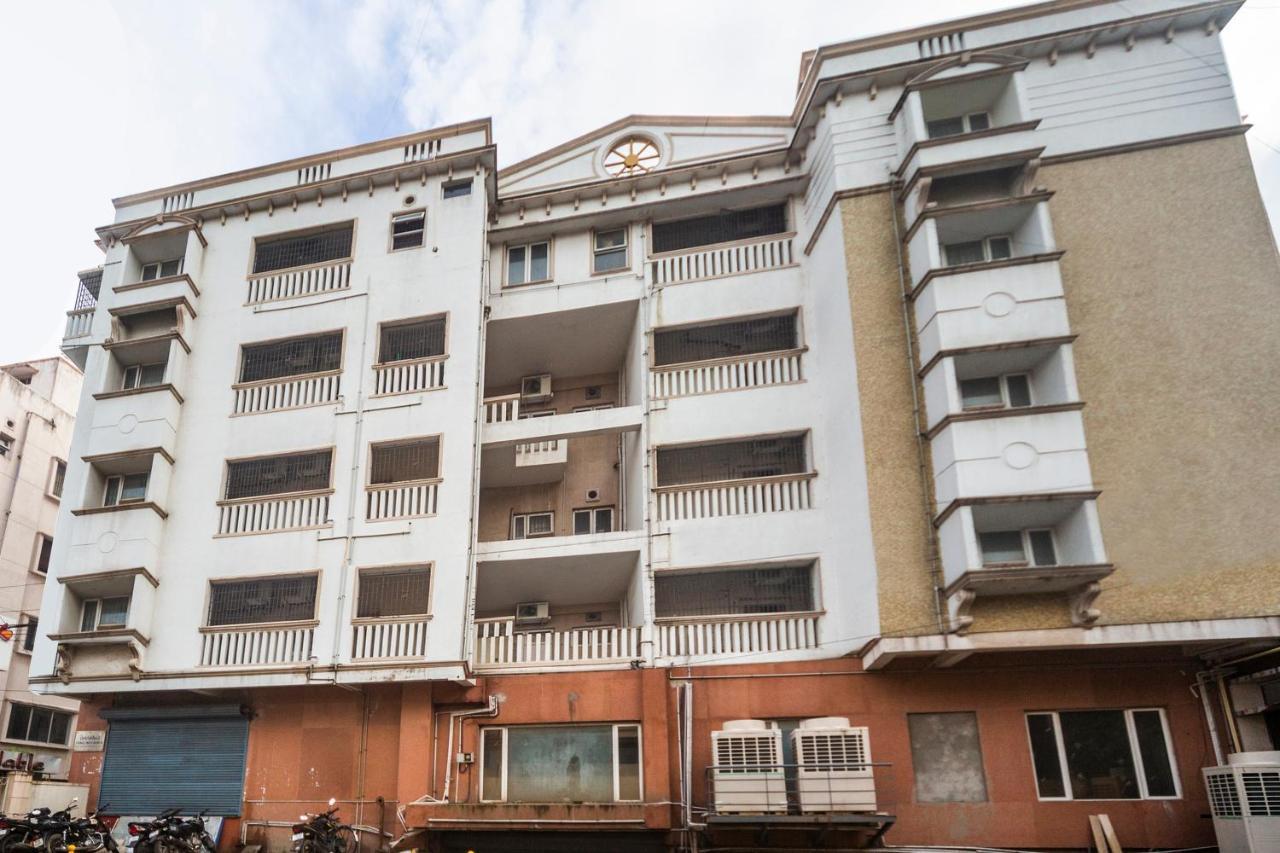 Capital O 66763 Blossoms Serviced Apartments Madras Buitenkant foto