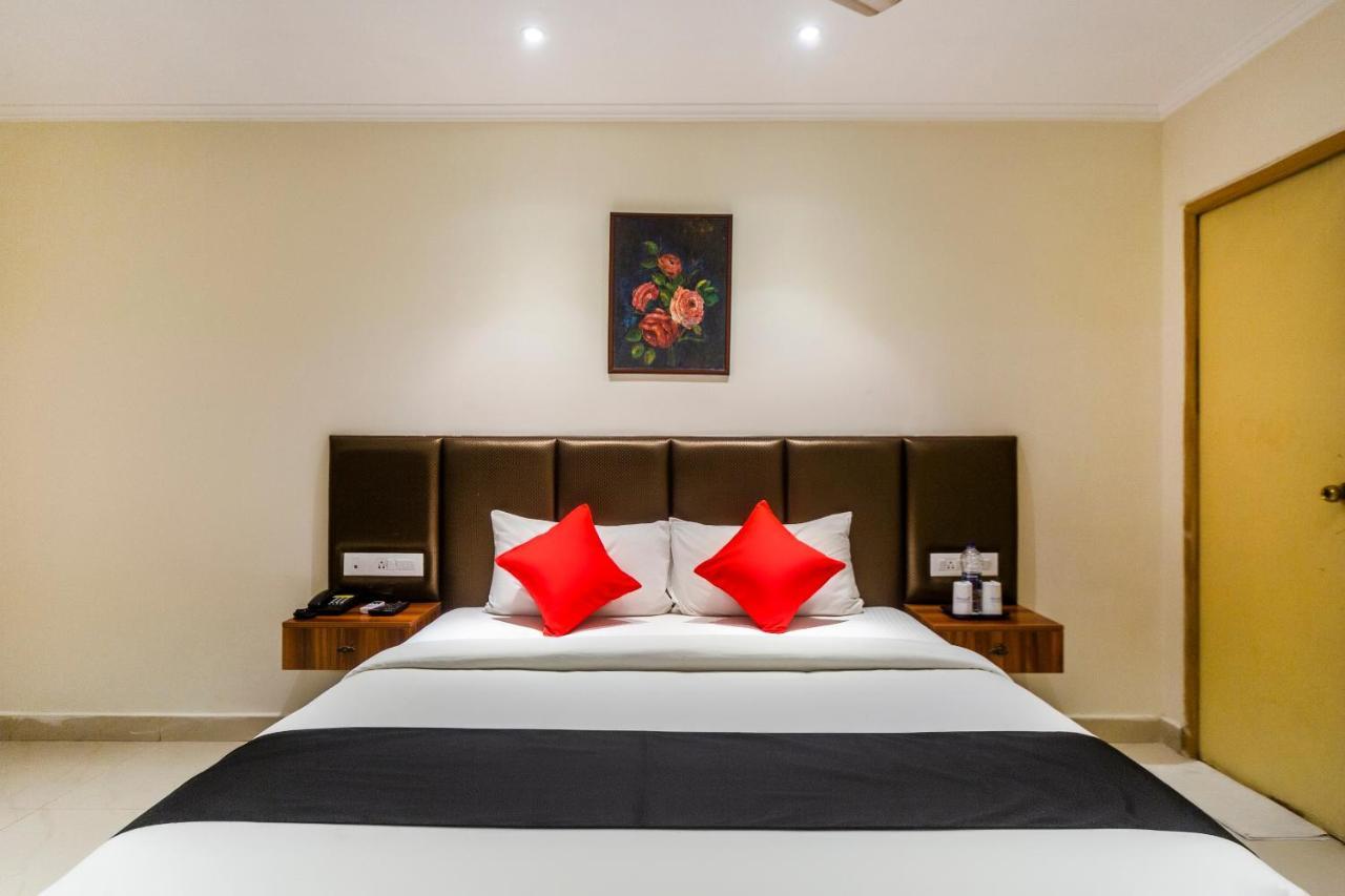 Capital O 66763 Blossoms Serviced Apartments Madras Buitenkant foto