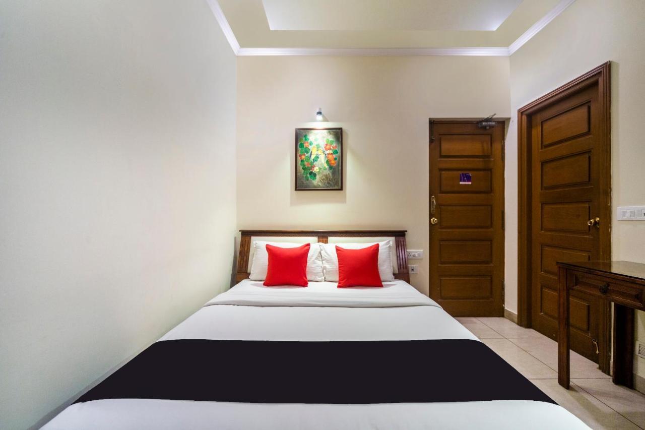 Capital O 66763 Blossoms Serviced Apartments Madras Buitenkant foto