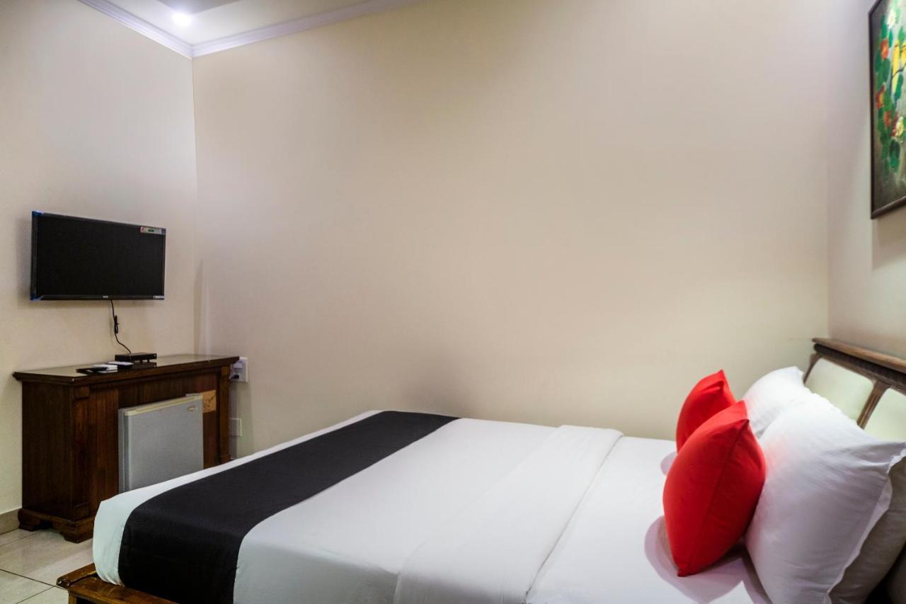 Capital O 66763 Blossoms Serviced Apartments Madras Buitenkant foto