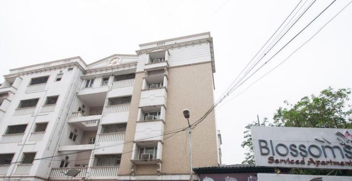 Capital O 66763 Blossoms Serviced Apartments Madras Buitenkant foto