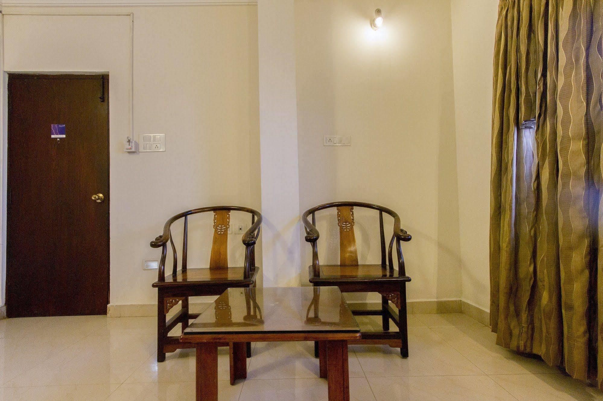 Capital O 66763 Blossoms Serviced Apartments Madras Buitenkant foto