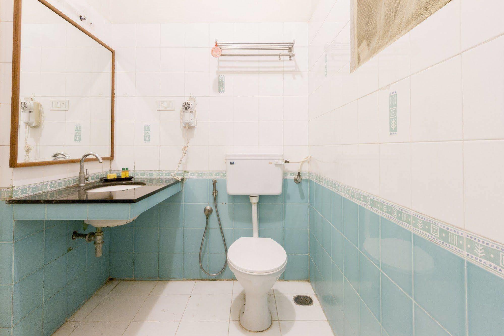 Capital O 66763 Blossoms Serviced Apartments Madras Buitenkant foto
