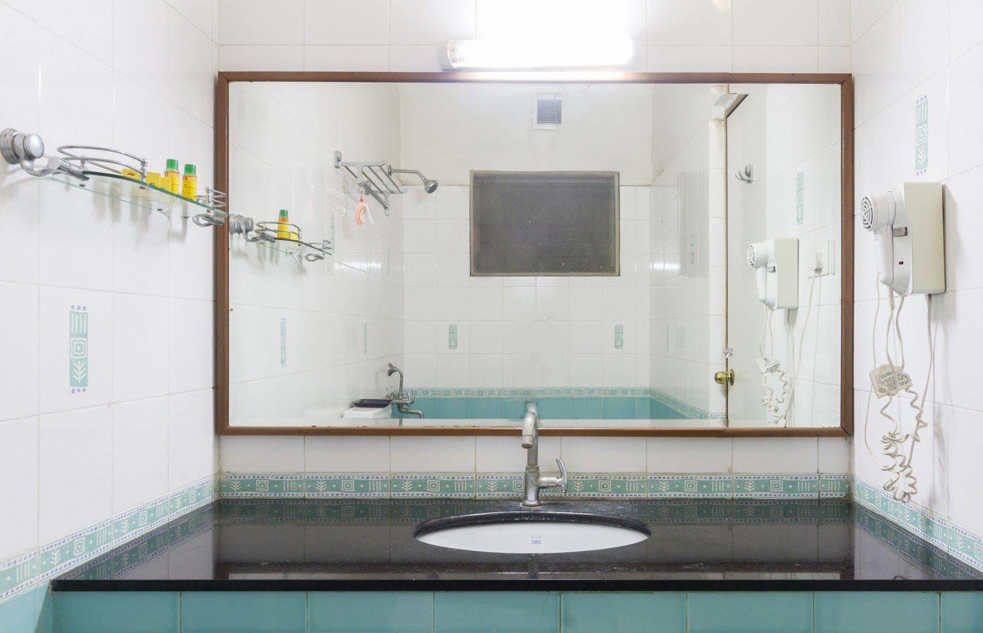 Capital O 66763 Blossoms Serviced Apartments Madras Buitenkant foto