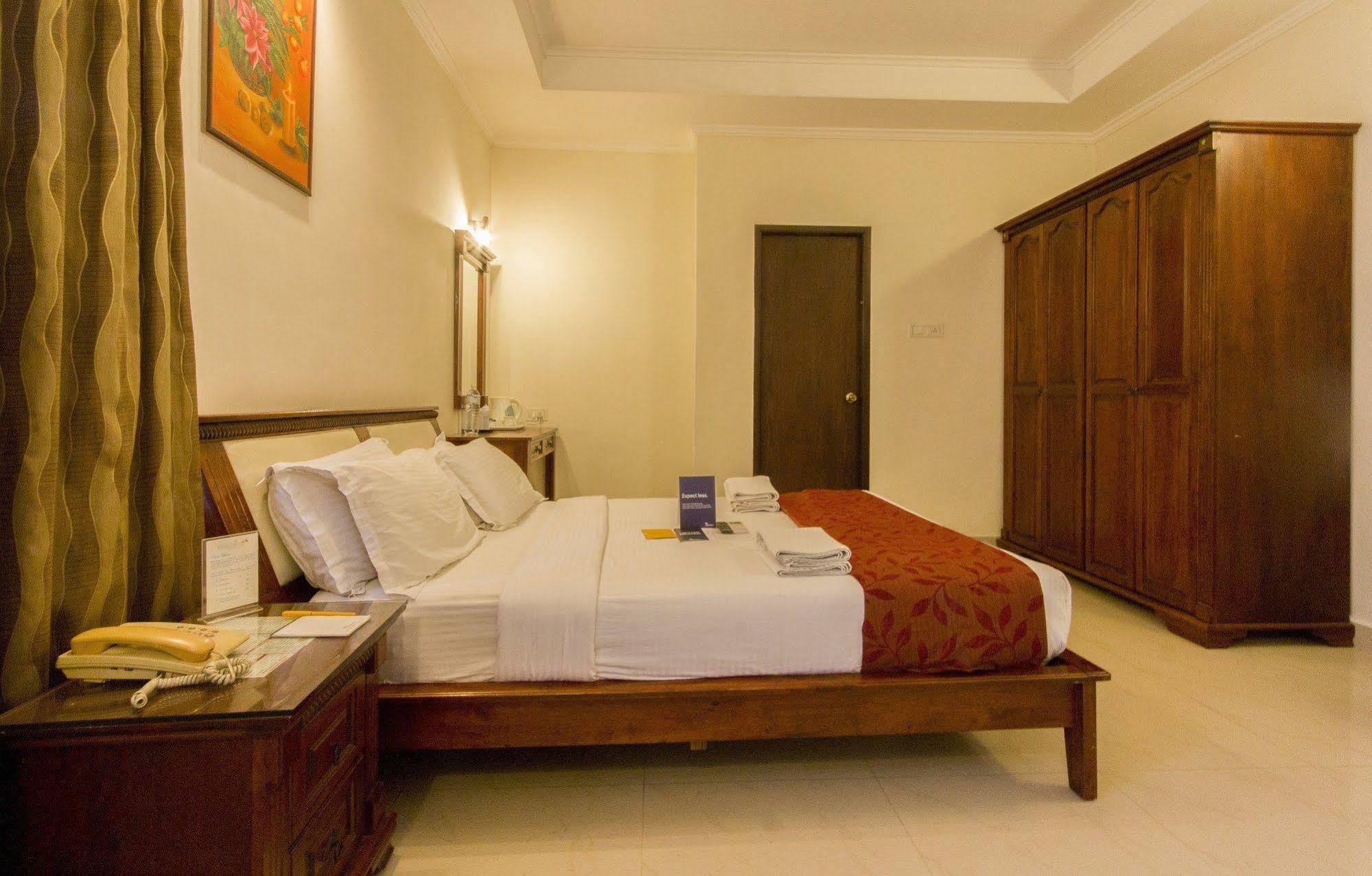 Capital O 66763 Blossoms Serviced Apartments Madras Buitenkant foto